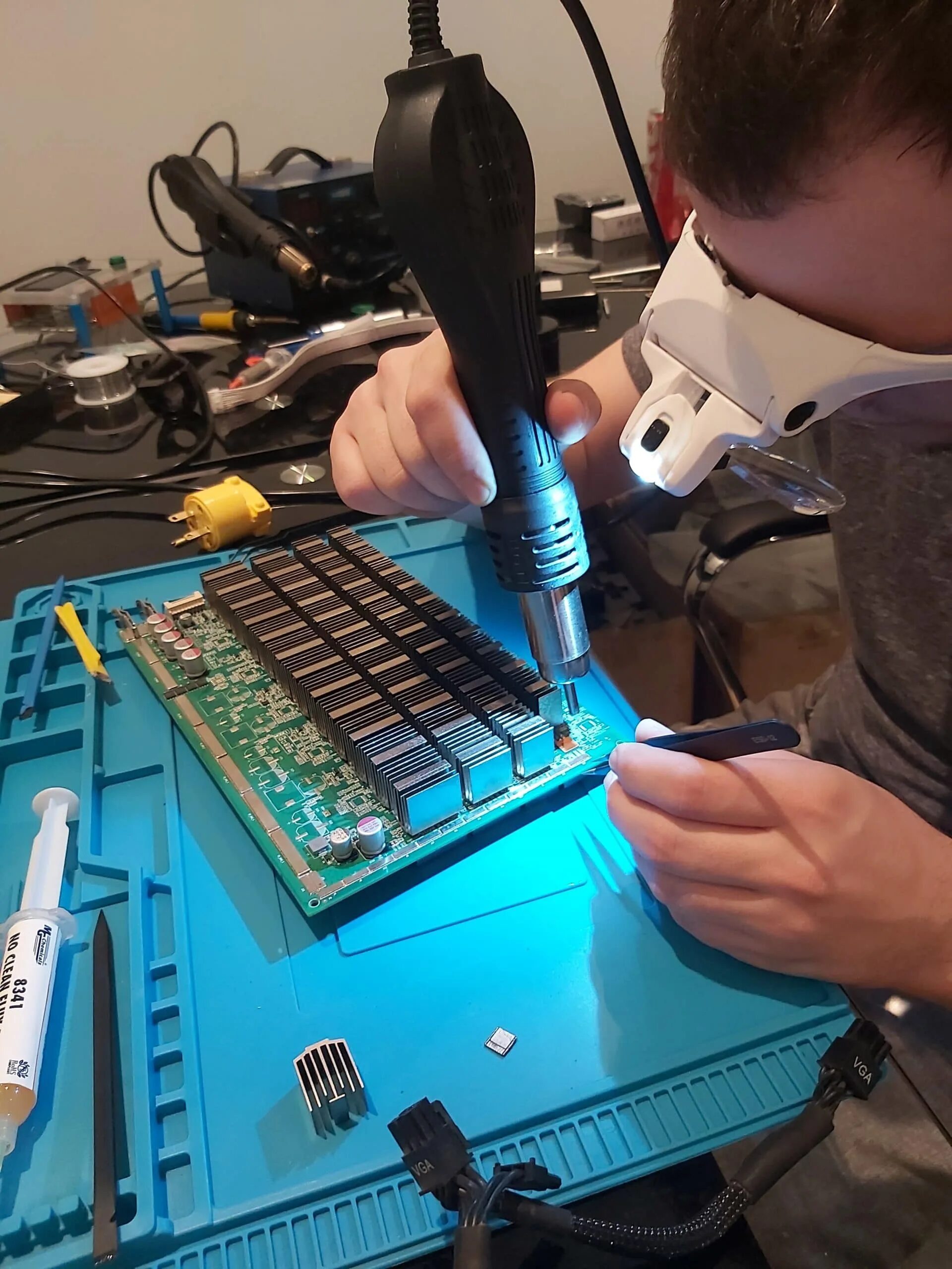 Чип antminer t17. Ремонт хеш плат асиков. Ремонт асиков. Ремонт майнинг оборудования. Асик ферма.