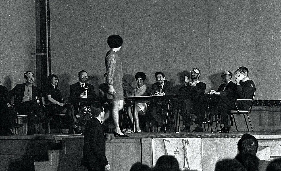 Под интегралом. Мисс интеграл 1968 алферова. под интегралом академгородок.