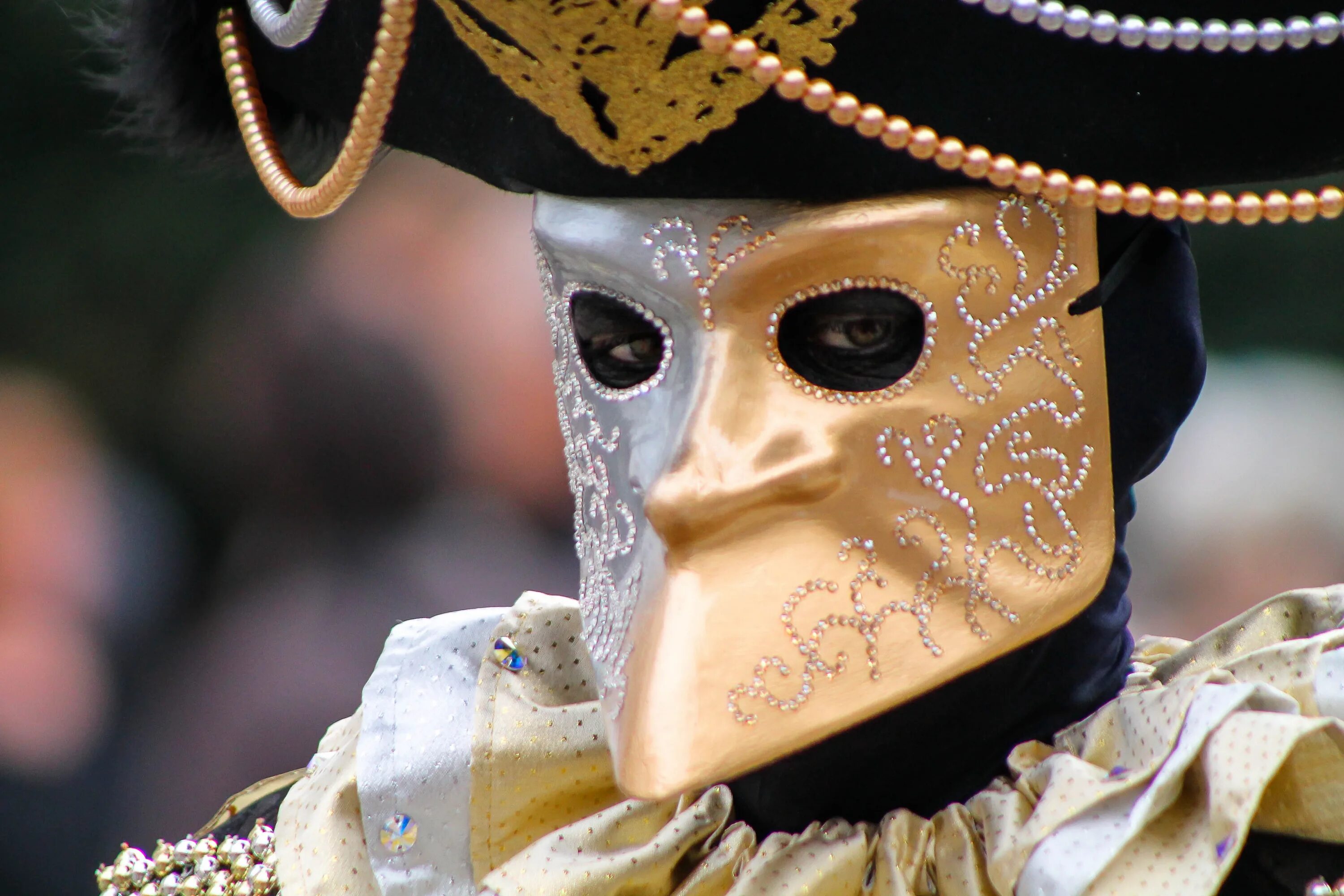 Баута венецианская. Венецианский карнавал Баута. Маска Баута Венеция. Венецианская маска Bauta. Карнавальный человек