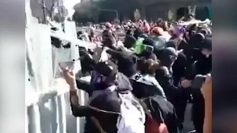 Драка с феминистками