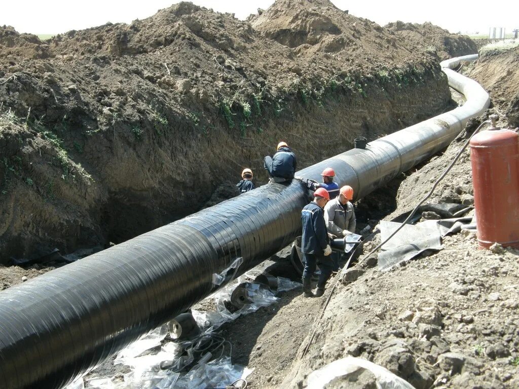 Подземный газопровод. Траншейный метод прокладки трубопроводов. Подземный магистральный газопровод. Подземный трубопровод. Трубы для магистральных нефтепроводов.
