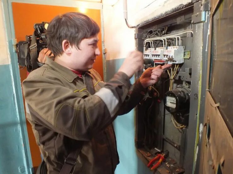 выключение света. вырубили электричество. вырубили электричество. электричество электрик. вырубили электричество.