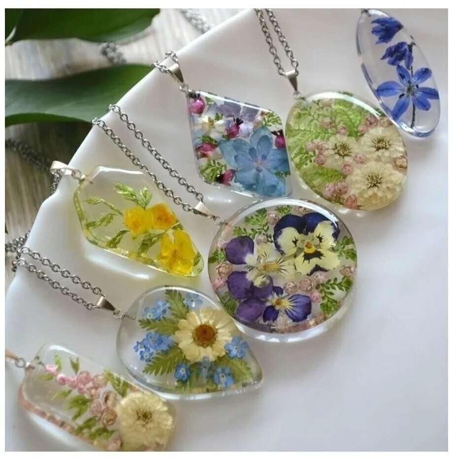 Сухоцветы в эпоксидной смоле. Изделия из эпоксидной смолы. Украшения с сухоцветами в эпоксидной смоле. Поделки из эпоксидной смолы. Украшения изэпоксидной смооы.