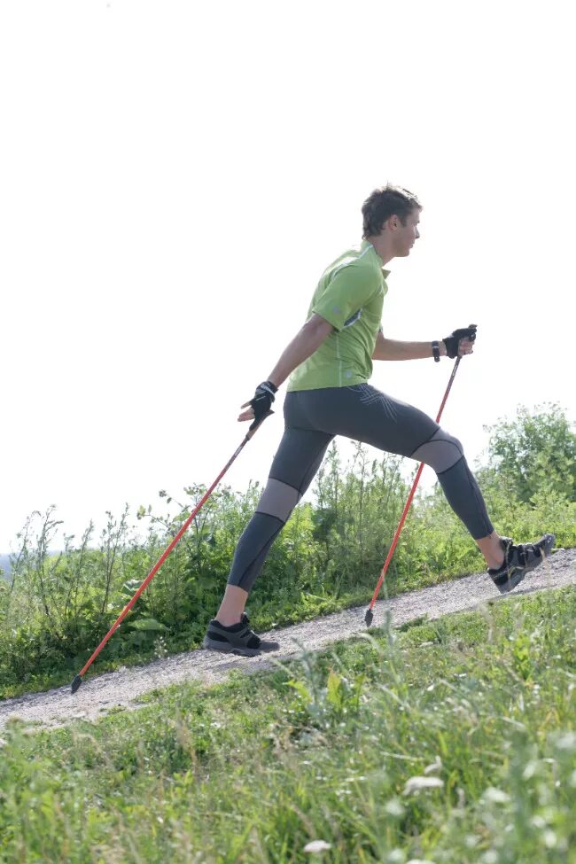 лыжная имитация. имитация лыжного хода. имитация лыжного хода. прыжковая имитация лыжников. имитация лыжного хода с палками.