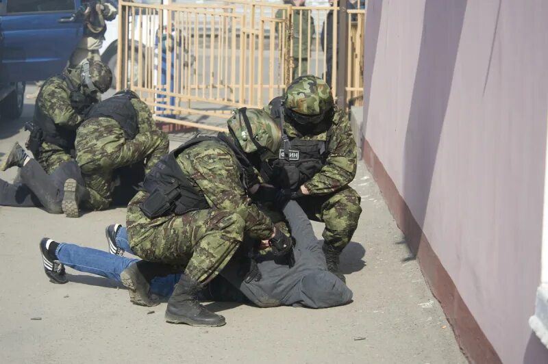 Террористы в брянской области сегодня последние новости. Армянская антитеррористическая группировка. Силовик показывает класс. Фото террористов в Брянске.