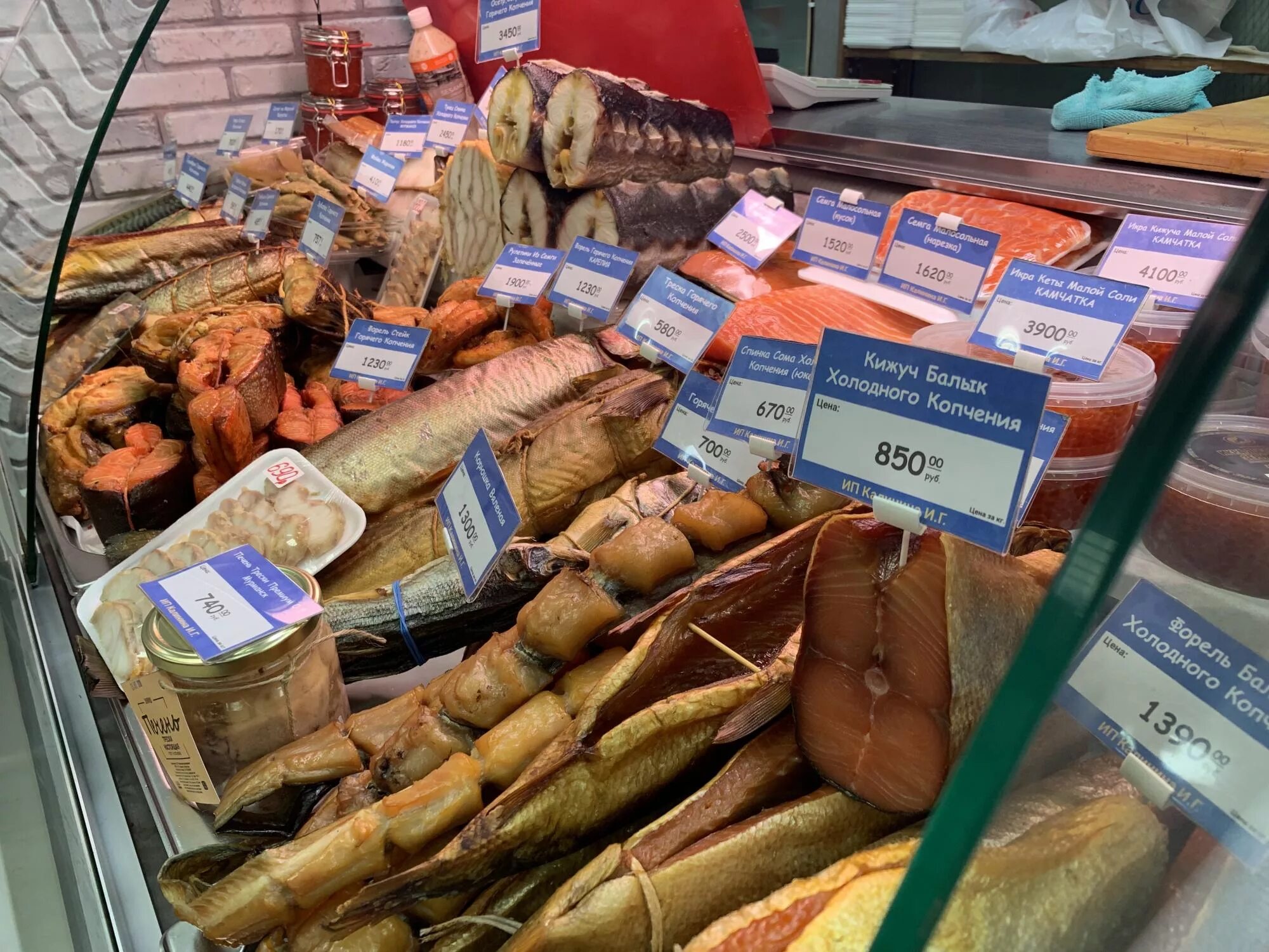 Купить рыбу в магазине в москве. Рыба в магазине. Рыбная Лавка. Рыбный магазин в Москве. Самая дешевая рыба в магазине.