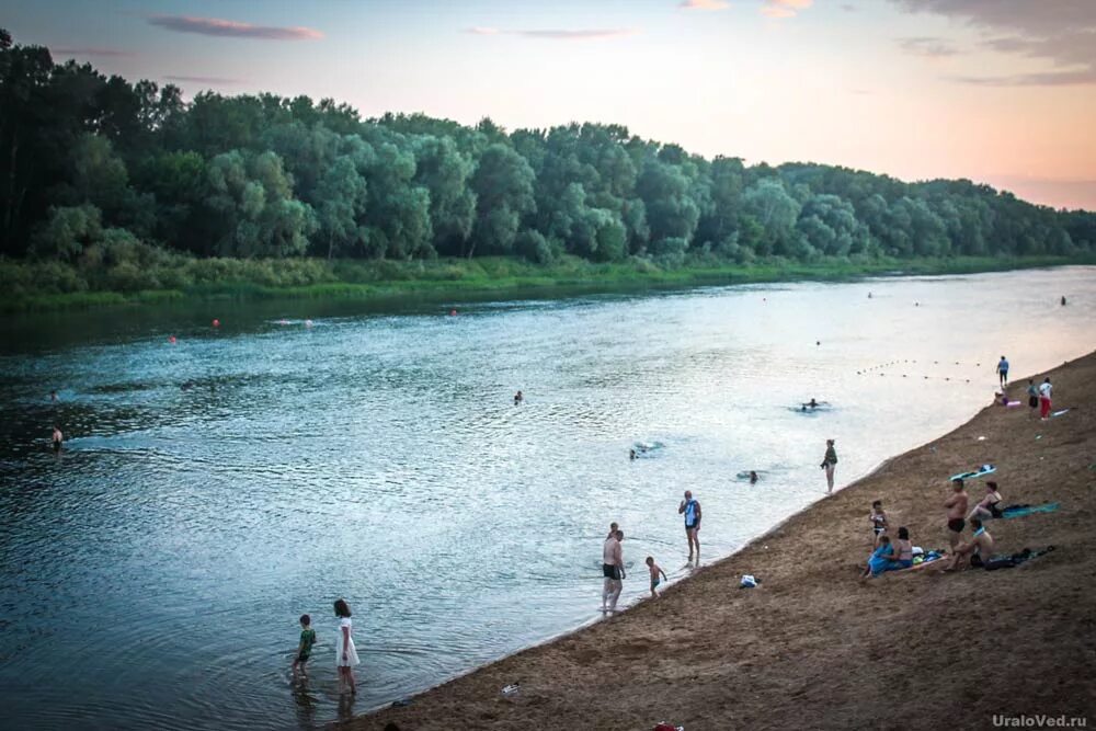 Река урал город уральск. Речка Урал в Оренбурге. Река Урал в Оренбургской области. Город Оренбург река Урал. Река Яик Урал.