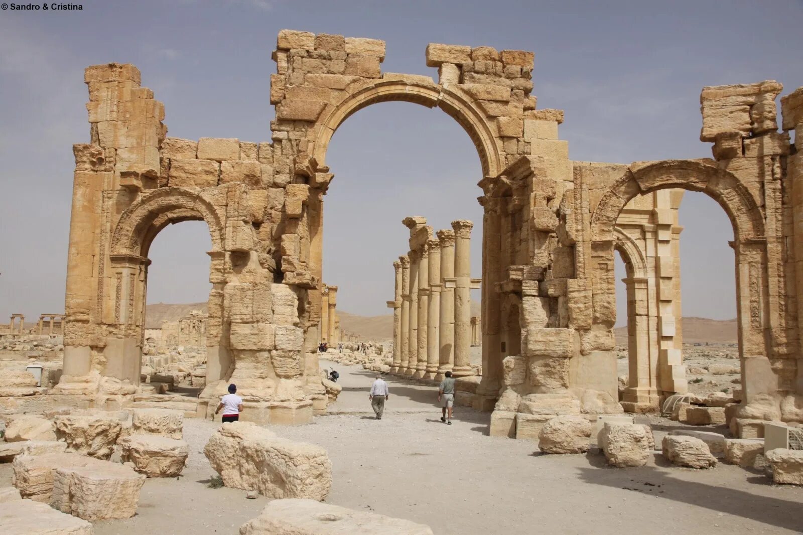 Арка ария. Триумфальная арка Пальмира. Сирия арка Пальмиры. Триумфальная арка в Сирии. Древний рельеф Сирия Пальмира.