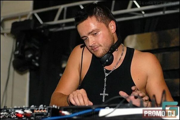 Dj romeo в молодости. Диджей ромео 2006. Диджей ромео 2004. Фото закрой глаза dj romeo. Dj romeo vip mix 2006.