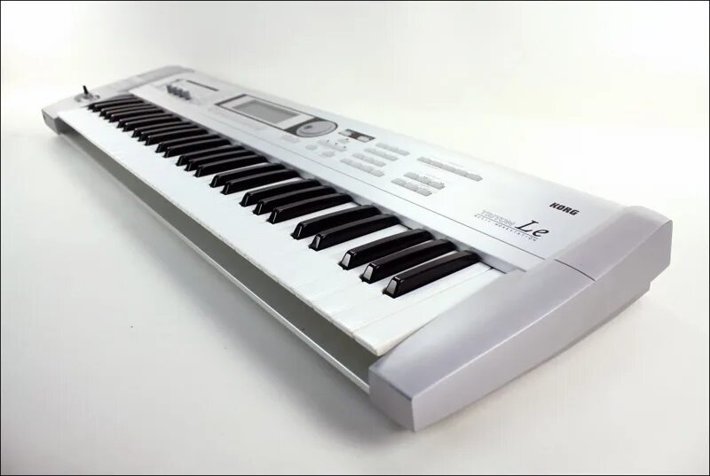 Как выбрать синтезатор для начинающего. Синтезатор korg kross 61. Синтезатор с микрофоном, 54кл. Синтезатор с дополнительной инструментом. Синтезатор для начинающих взрослых.