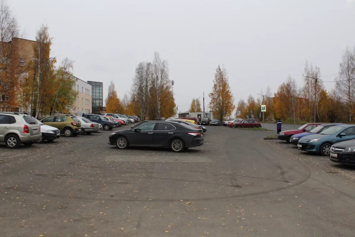 Аэропорт петрозаводск. Мебельная 2 штрафстоянка. Петрозаводск стоянка у гостиницы северная. Автостоянка петрозаводск. Петрозаводск паркинг гостиница.