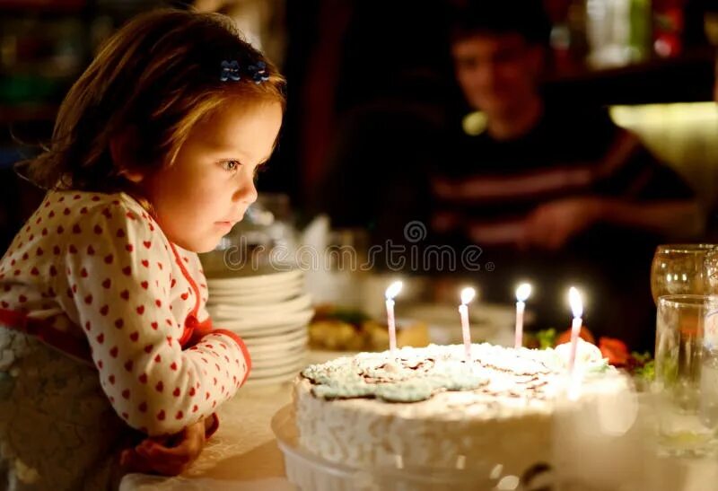 Задувает свечи на торте. In her birthday. In her birthday. День рождения задувание свечей. In her birthday.
