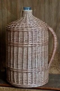 Бутыль из ротанга