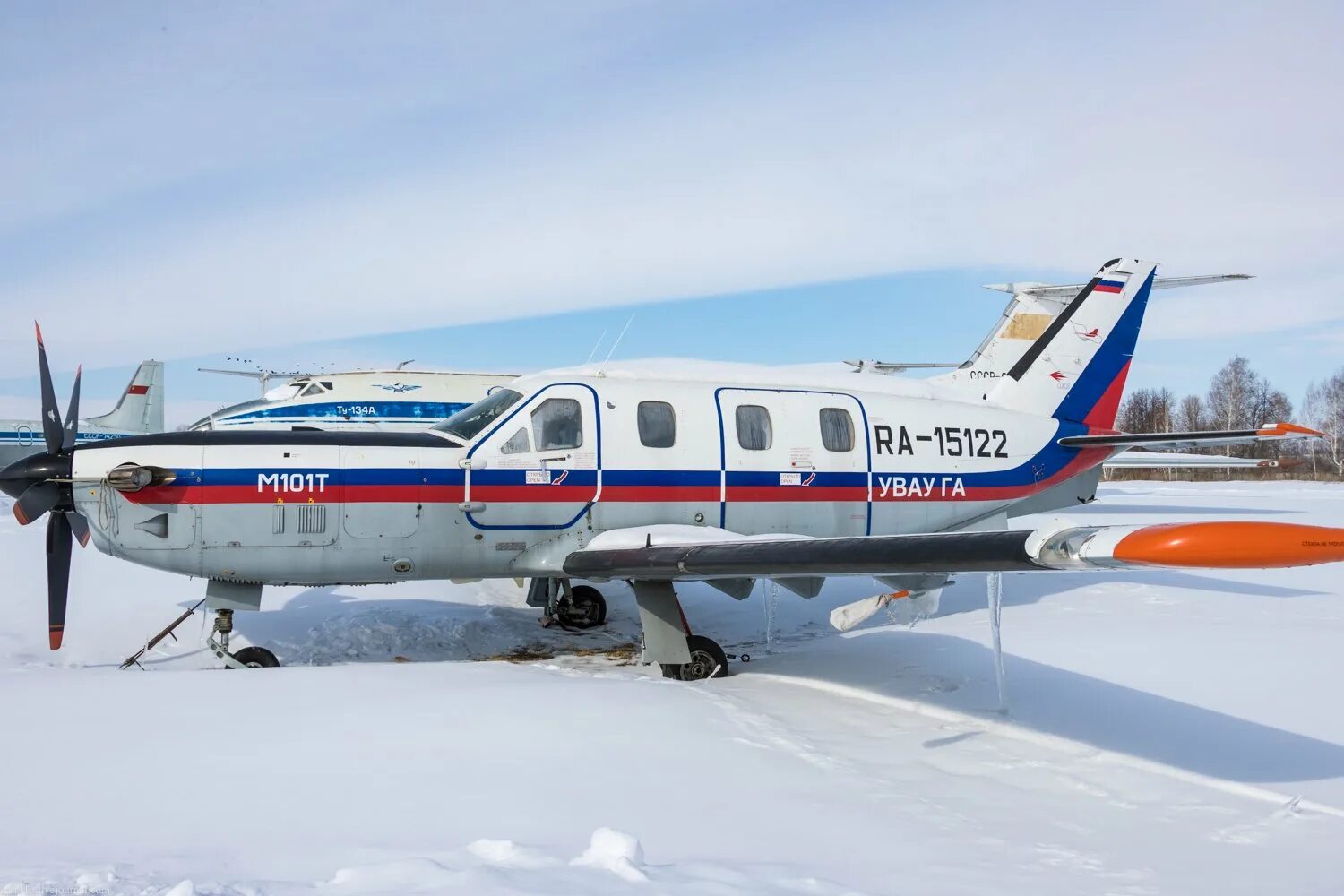 М 101 т. Самолёт м-101т «гжель» кабина. самолет гжель м101-т. м101т гжель. м-101т пассажирский самолёт.