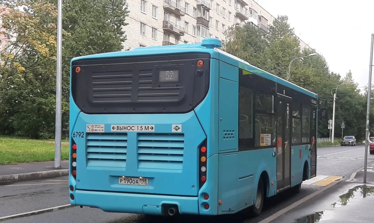 VOLGABUS 4298.g4 LNG удлиненный. Автобус. Автобус на улице. Транспорт СПБ 2022 автобусы.