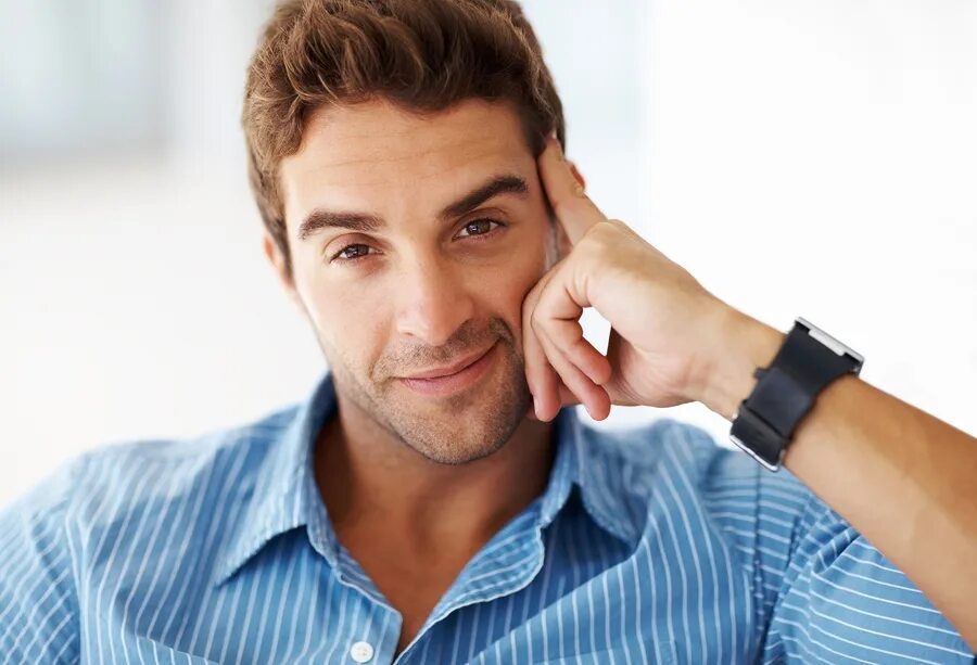 Счастливая девушка. Красивые мужчины. Счастливые мужчина и женщина. Идеальная улыбка мужчины. Довольно красивый человек.