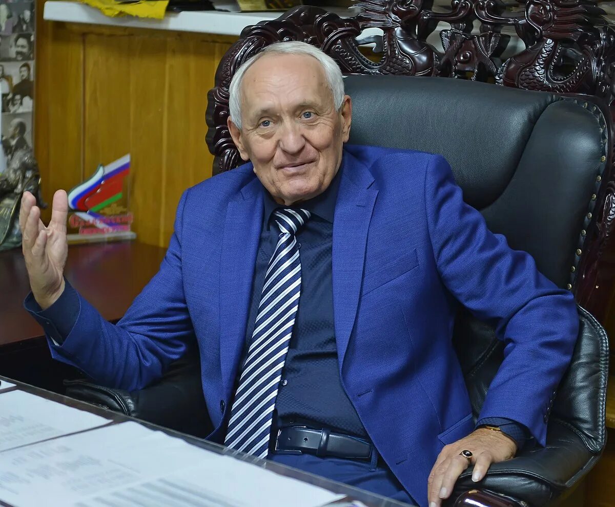 Руководитель режиссер