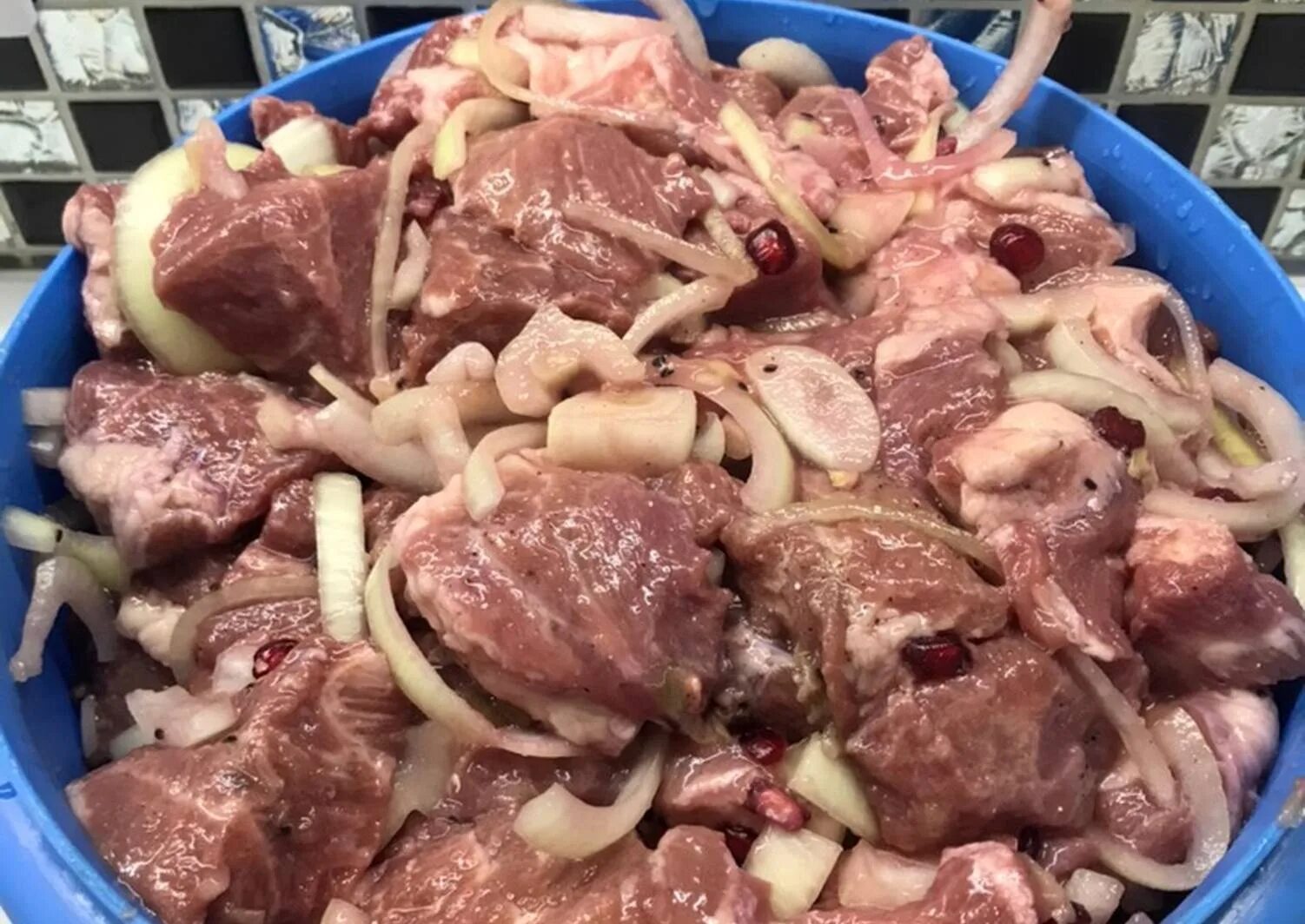 Какое мясо для шашлыка. Мясо для шашлыка. Части свинины для шашлыка. Баранина муттон. Мясо для шашлыка свинина кусочки.