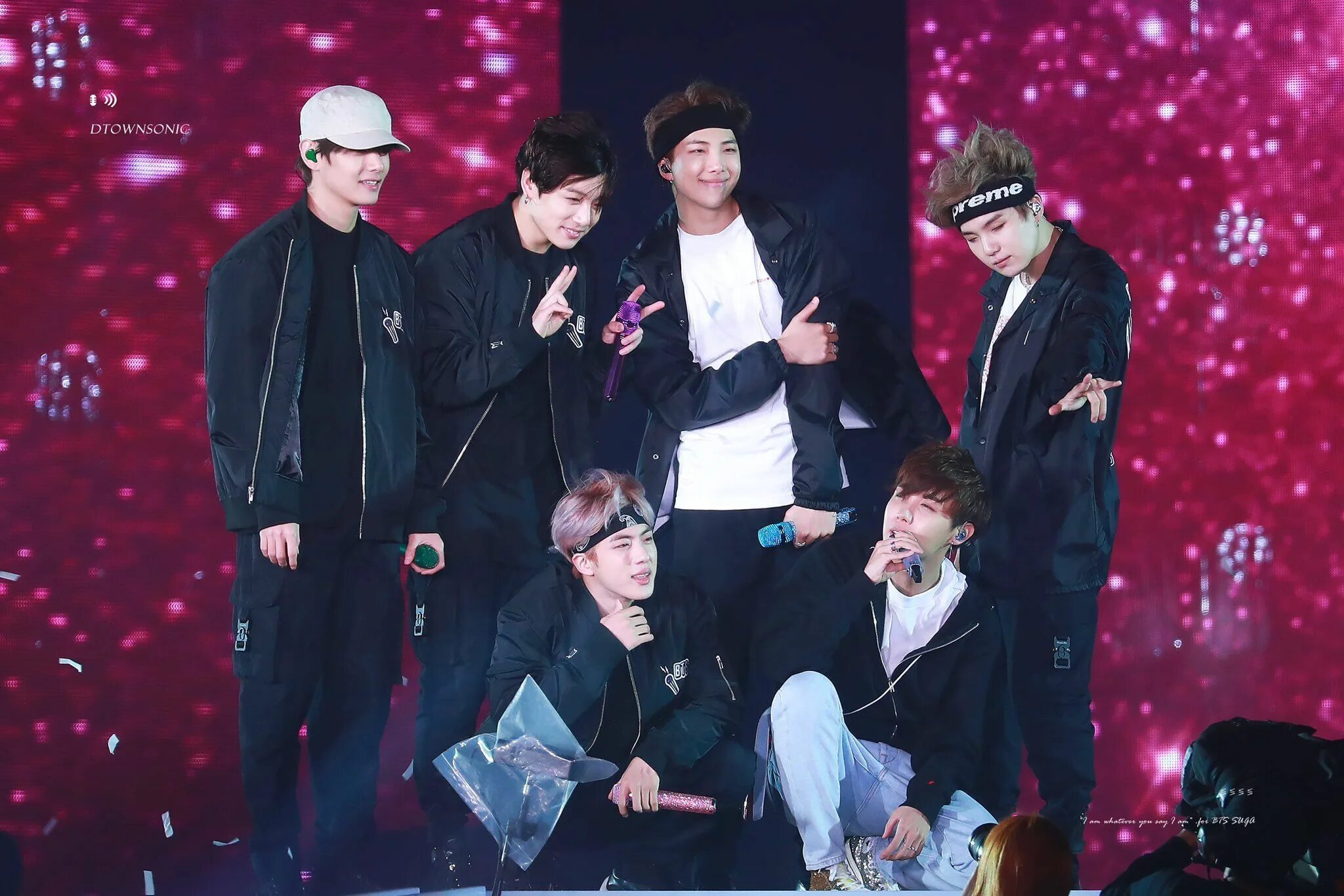 1 бтс. Bangtan boys bts 2019. bts 2019 концерт. концерт бтс 2019. бтс на сцене.