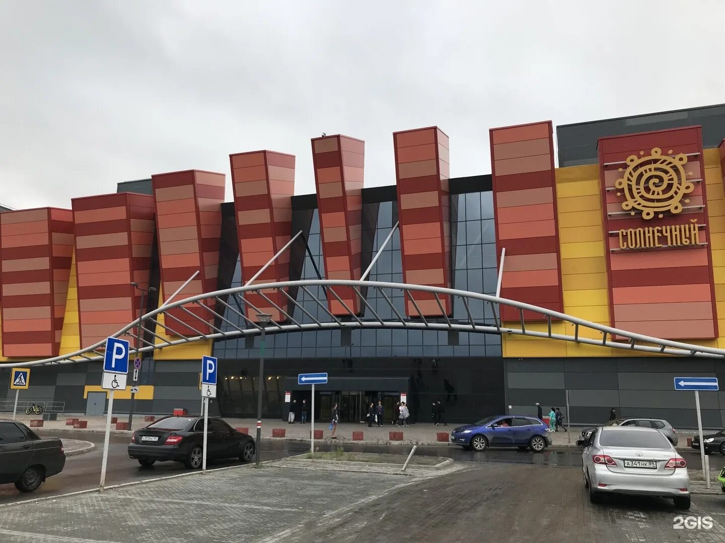 Солнечный торговый центр новый уренгой магазины. Трц солнечный новый уренгой. Солнечный новый уренгой. Уренгой тц. Торговый центр проспект город новый уренгой.