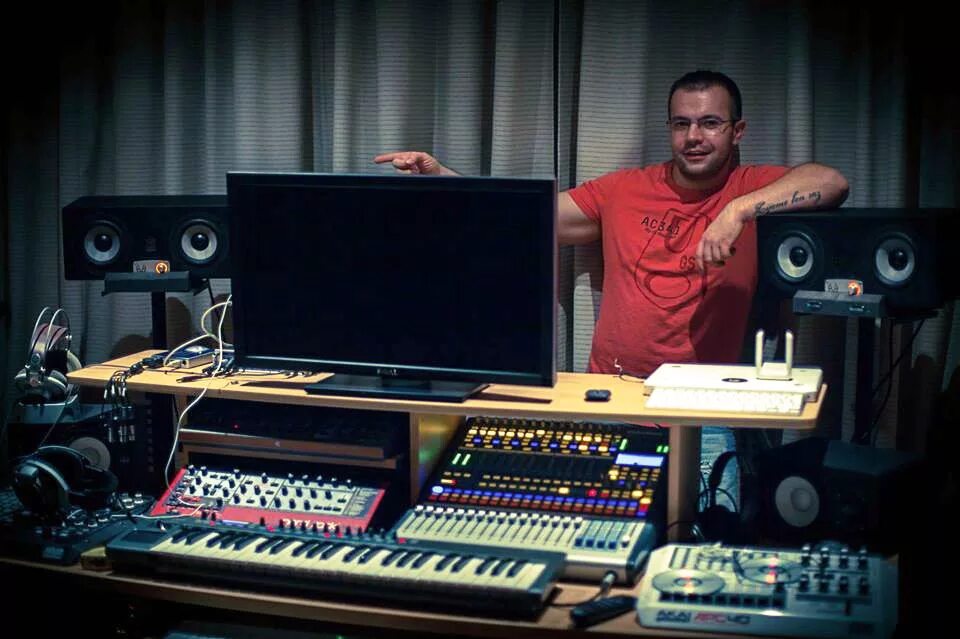 Слушать диджей белите. Диджеи в южно-сахалинске. Слушать диджей белите. Майкл «mix master mike» шварц. Dj цветкоff.