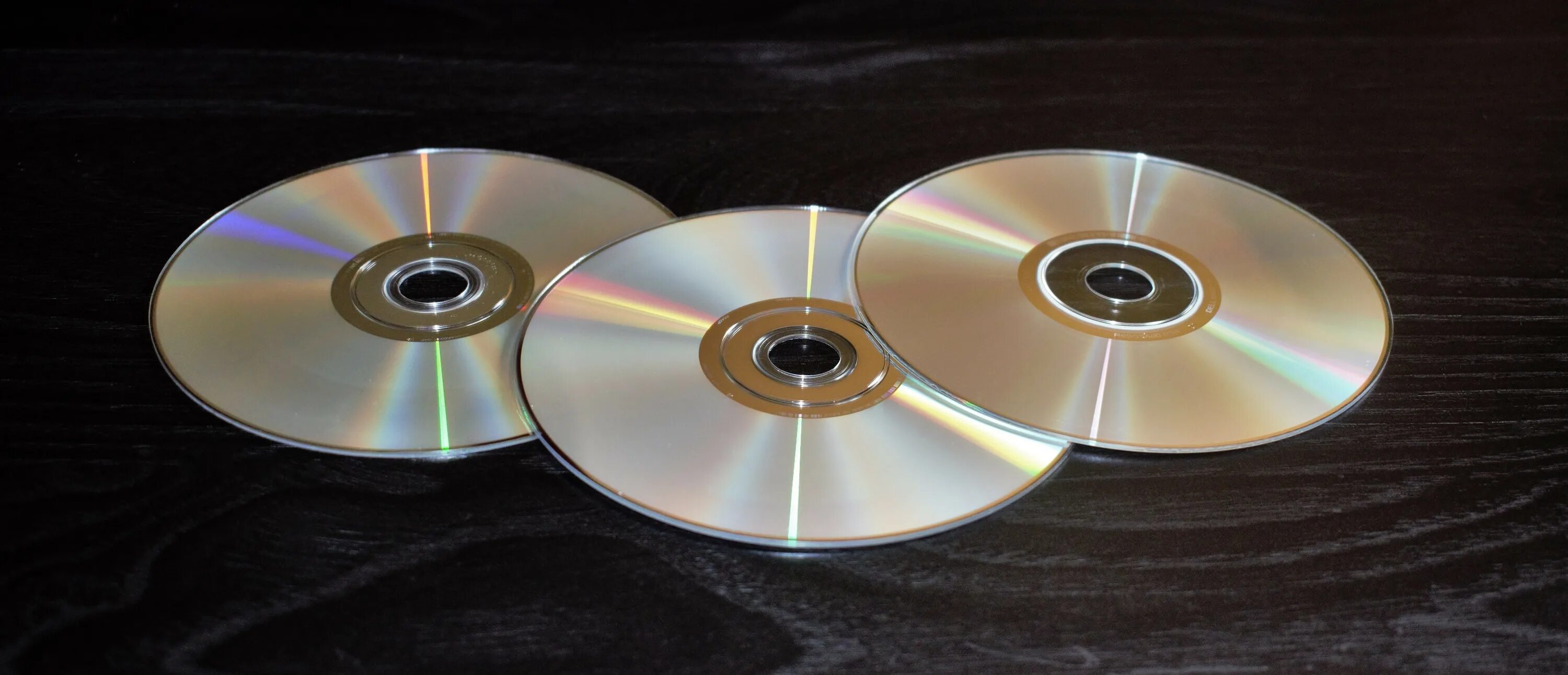 Cd фото. CD-ROM диск. Компакт-диск (CD-ROM). Compact Disc (CD). Двд диск компакт DVD.