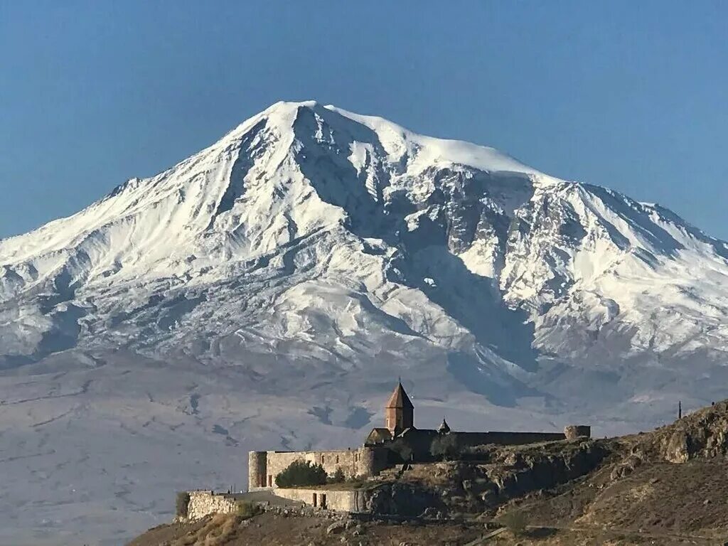 Гора арарат. Гора сис и масис. Арарат из еревана. Хор вирап армения арарат. Армения горы где.