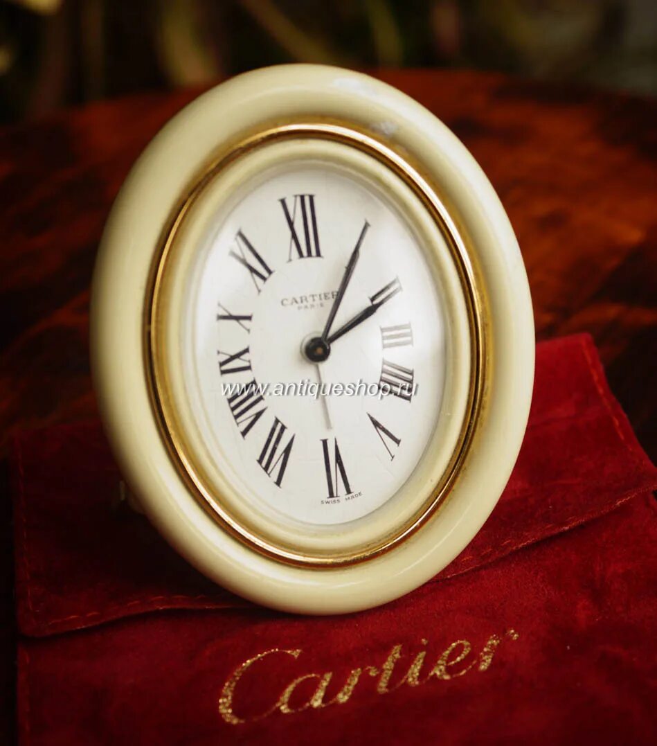 Настольные часы Cartier Pendulette Colisee. Настольные часы Cartier с будильником. Настольный будильник Картье. Настольные часы будильник Картье.