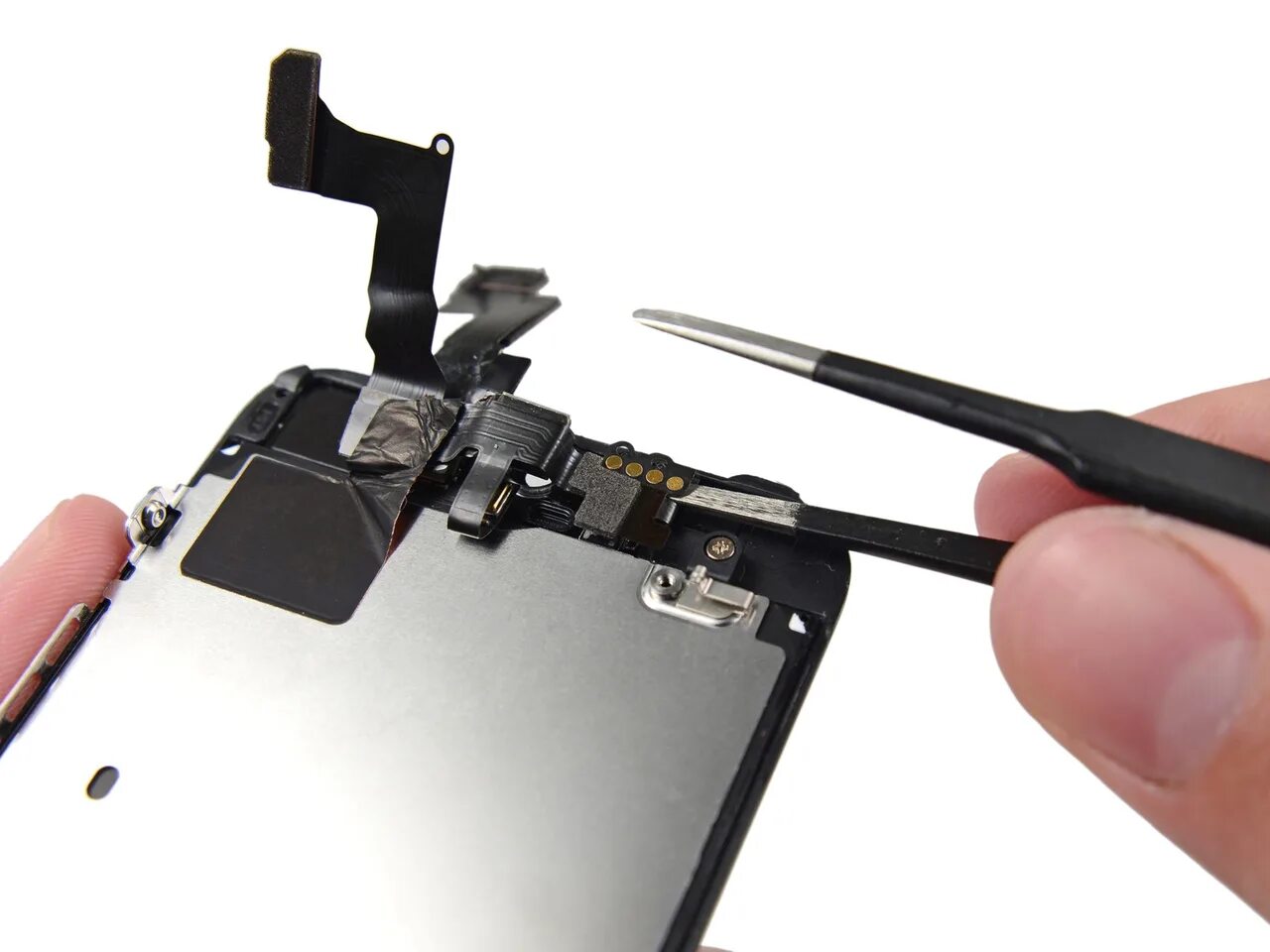 Замена камеры на айфон 10. Шлейф фронтальной камеры айфон 5s. iphone se шлейф фронтальной камеры. iphone 5с шлейф экрана. шлейфы дисплея iphone 5.