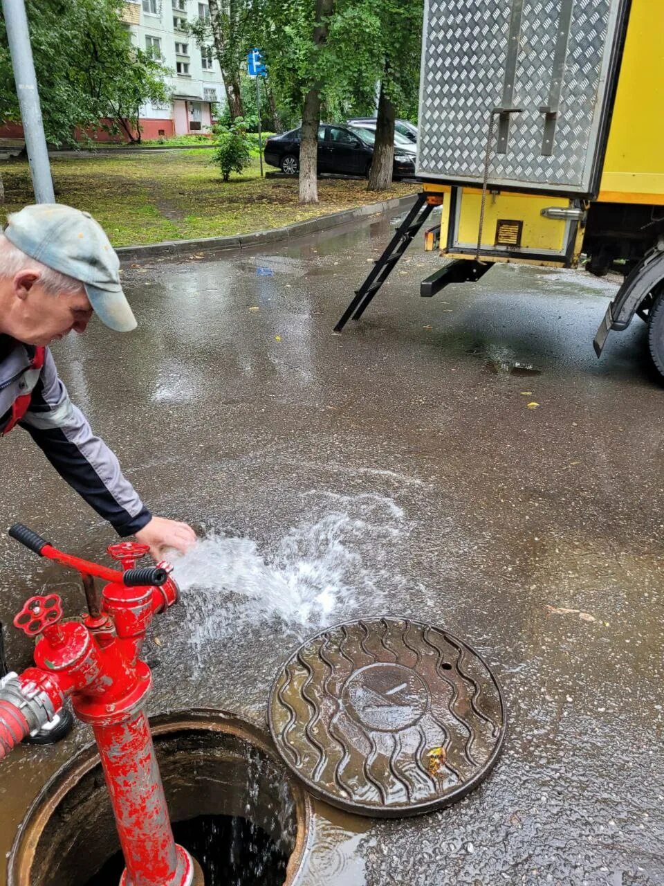 Водоканал железнодорожный телефон. Очистка и промывка водопроводных баков. Внимание промывка водопровода. Программа промывки водопроводных сетей. Промывка водопровода фото.