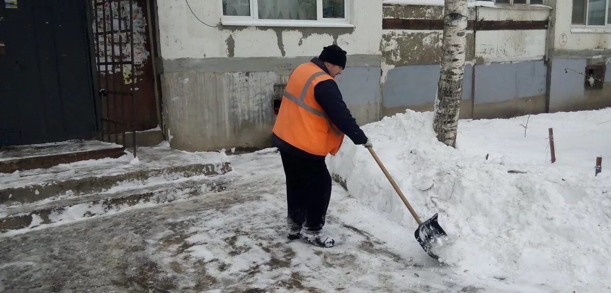 Хочу быть дворником. Дворник. Дворники многоквартирных домов. Дворники в Ставрополе. Дворник убирает.