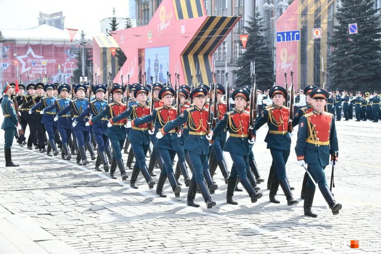 9 мая в городе. Парад победы екатеринбург 2025. парад 9 мая в екатеринбурге 2025. парад победы екб 2025. парад победы екб.