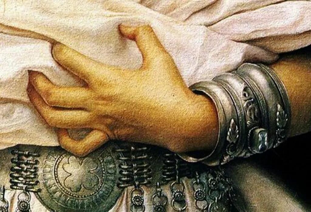 Hand of the king. Hand of the king. поступление бижутерии. Hand of the king. африканец с золотыми украшениями.