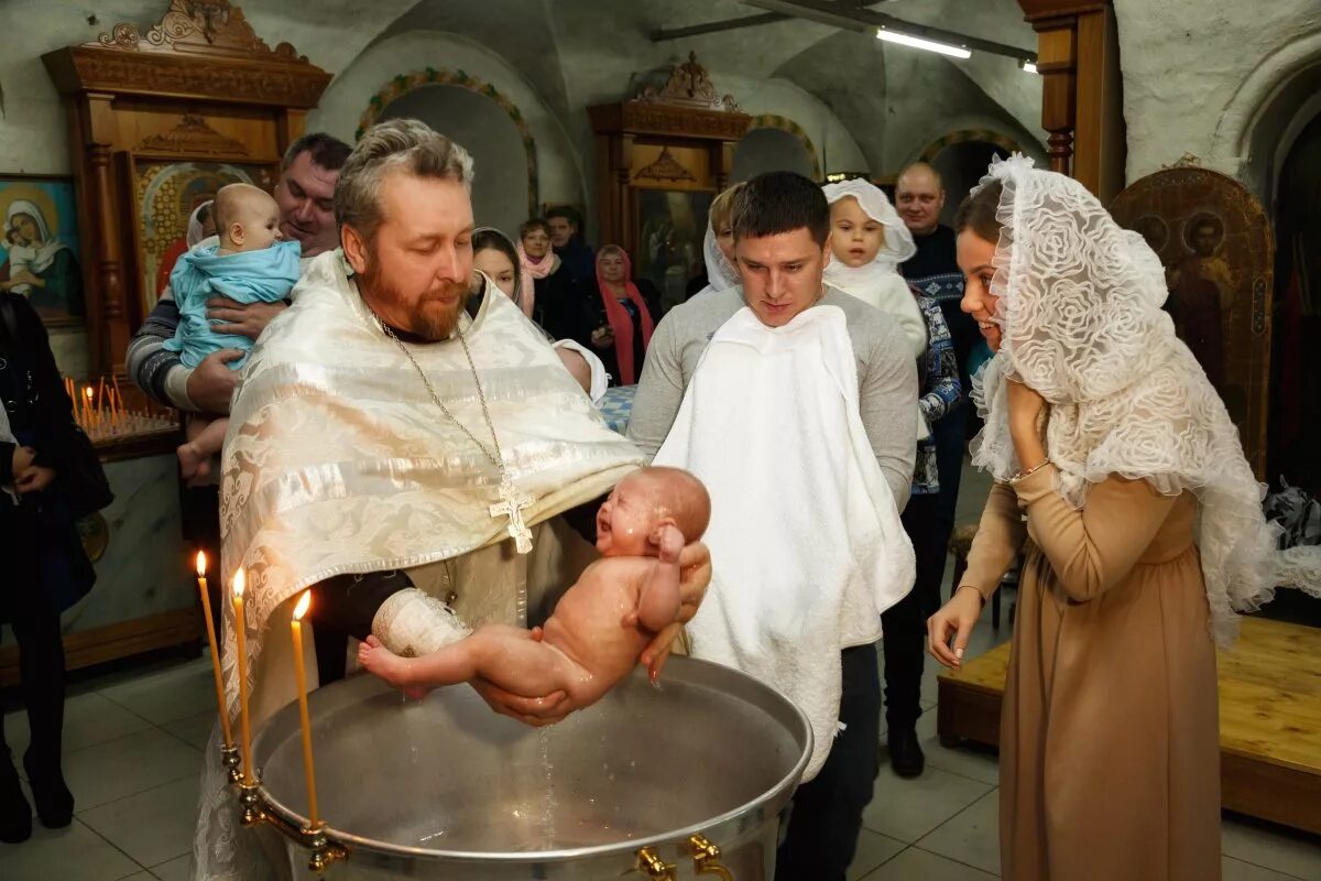 Таинство крещения Андрея. Лебедев таинство крещения. Крещение в церкви. Крещение детей в церкви. После крещения младенца