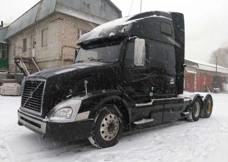 Тягач вольво бу на авито седельный купить. Volvo VNL 670 2009. Volvo VNL 670 жёсткий сцепка. Вольво внл 670 диаметр окружности передней ступицы Хендриксон. Найти номер рамы Вольво внл 670.