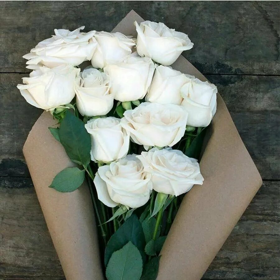 Красивый белый букет. Букет белых роз. Красивый букет белых роз.