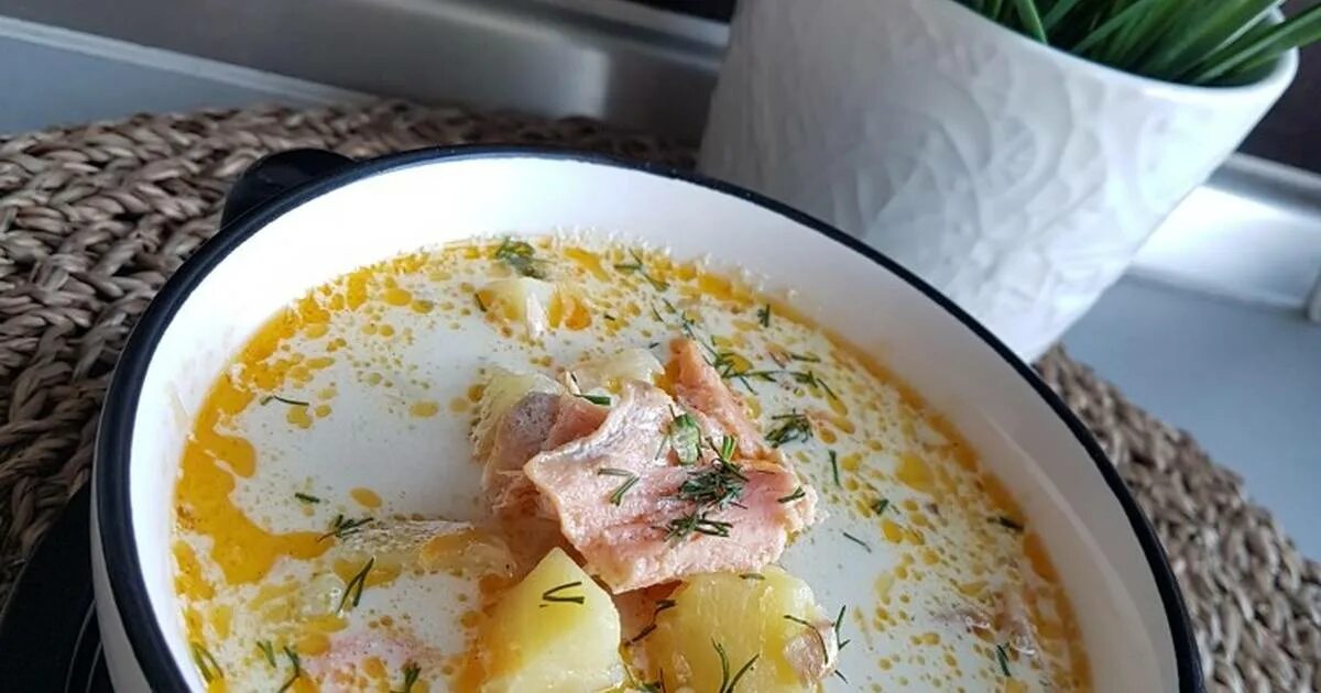 Уха по-фински со сливками из форели. Финский рыбный суп лохикейто. Лохикейтто финский суп. Приготовить уху по фински со сливками. Уха по-фински со сливками.