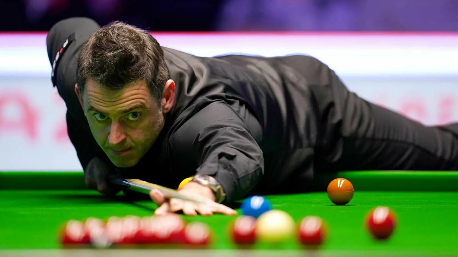 Ronnie o'Sullivan. Салливан бильярдист. Ронни о Салливан снукер. Бильярдист Ронни о Салливан.