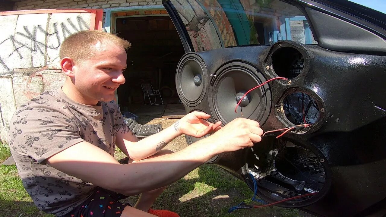 Песни дикий панч. Громкий фронт Приора. Дикий Панч автозвук. Лютый фронт автозвук. Громкий фронт на приору.