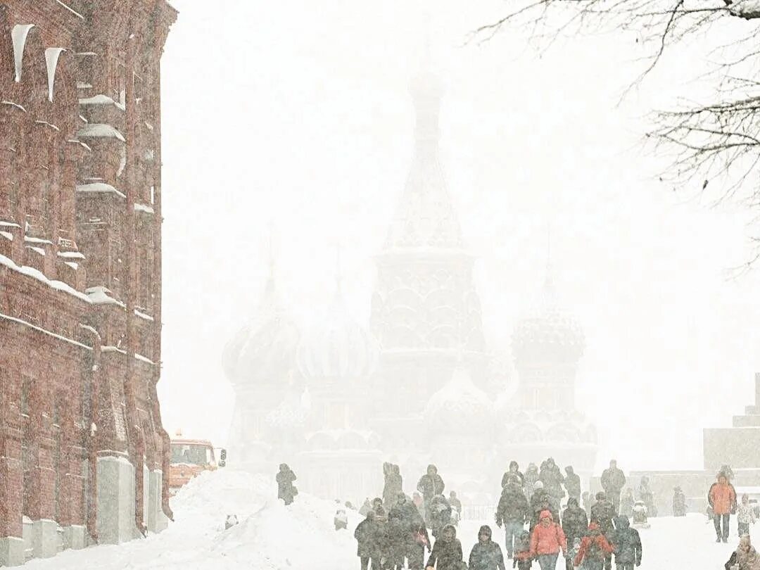 Есть ли снег в москве сегодня. Мороз в москве. Москва сегодня. Снег в москве. Есть ли снег в москве сегодня.