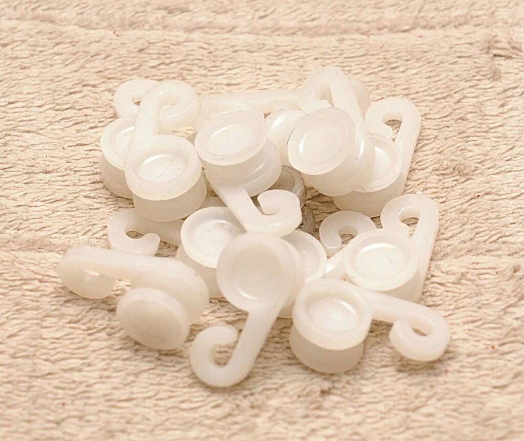 Бегунки для гибкого карниза. Эстейдж к02л-8 с загибами (черный). Бегунки для карнизов пк5. Бегунок клик для профильных карнизов. Крючки для карниза пк 5.