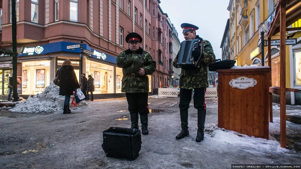 т34 в берлине у бундестага. штурм берлина 1945 рейхстаг. берлин был русским. берлин был русским. берлин был русским.