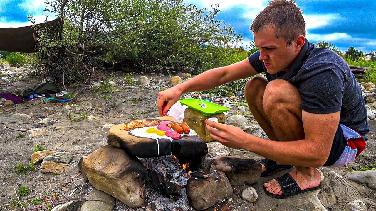 Яичница в походе. Готовка на Камне на природе. Еда на камн. Жарка на Камне. Жареные камни