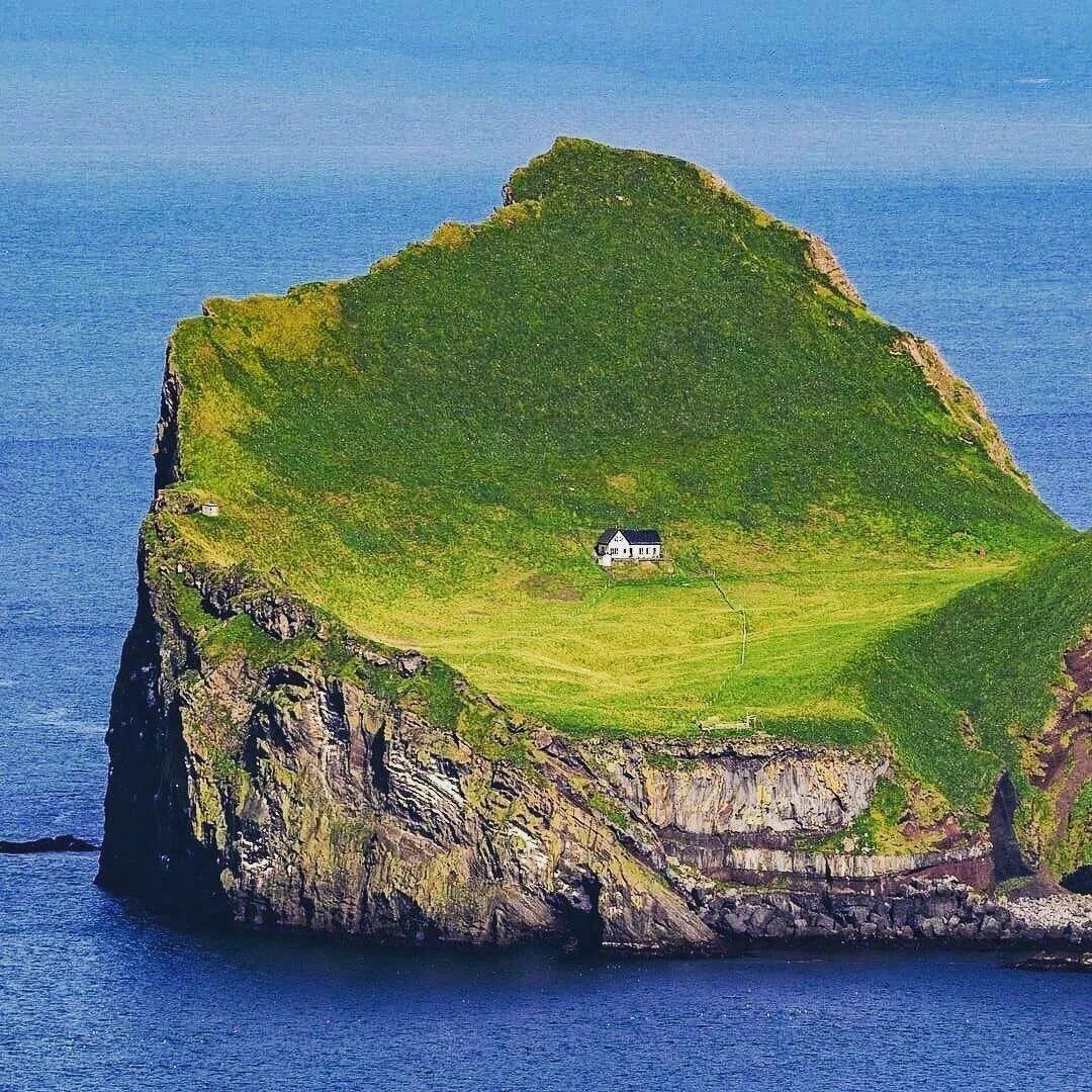 Остров Эллидаэй Исландия. Самый одинокий дом в мире- остров Эллидаэй, Исландия 🇮🇸. Дом на острове Эллидаэй Исландия. Остров Эдлидаэй в Исландии. На далеком острове живут