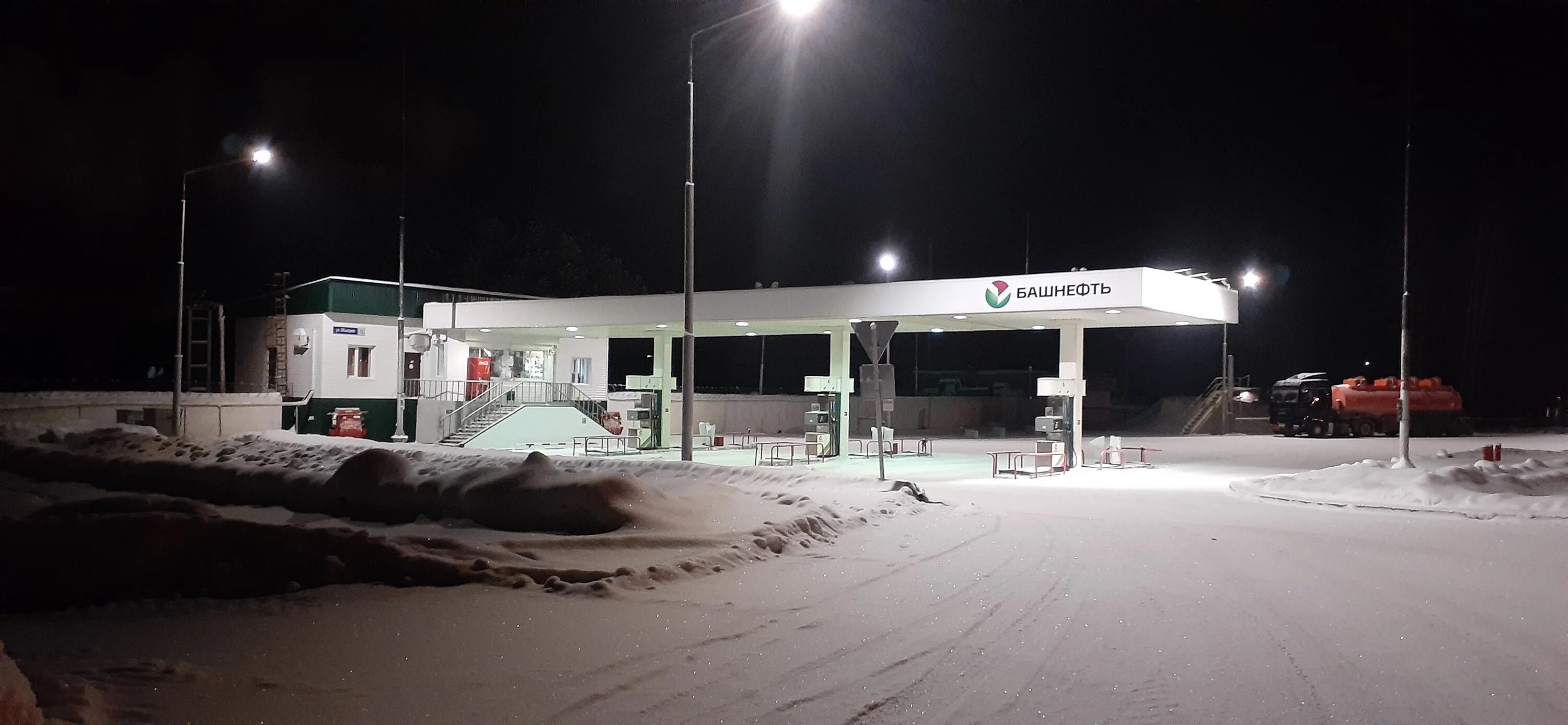 Башнефть республика башкортостан. Башнефть азс 36 республика башкортостан. Башнефть м5 1442 километр. Заправка башнефть иглино. Автозаправочная станция башнефть.