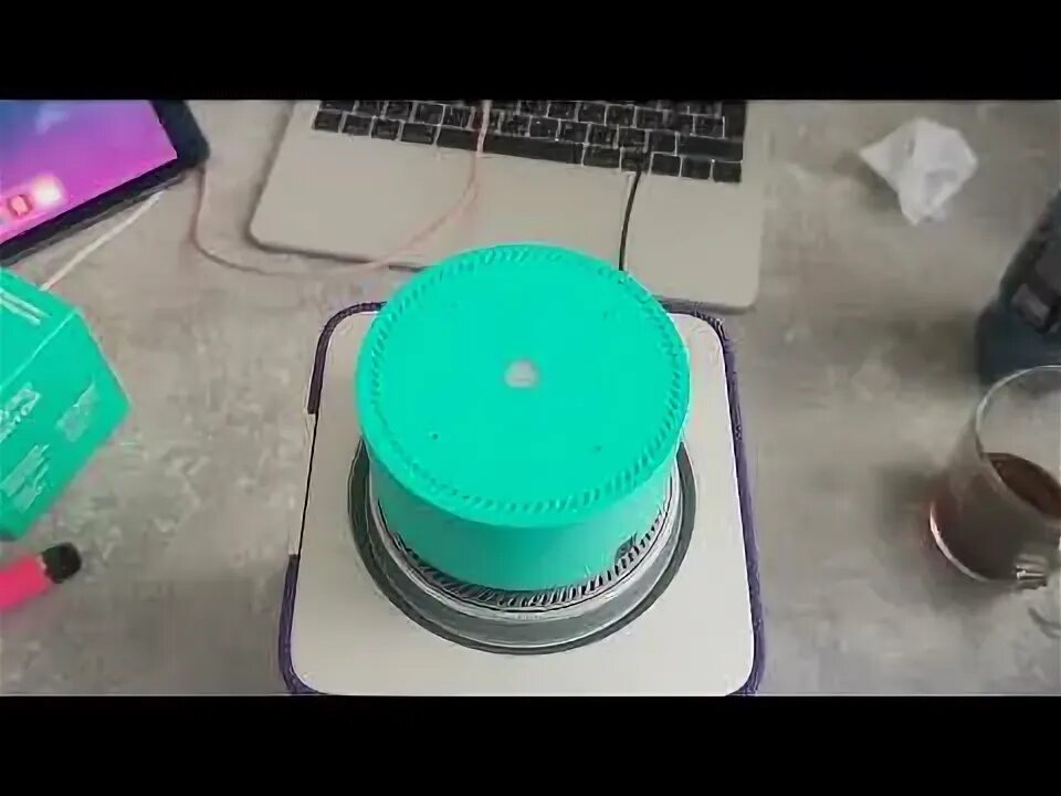 Алиса (голосовой помощник). Алиса колонка мемы. Колонка алиса и робот пылесос ругаются. Видео обзор станции алиса. Видео обзор станции алиса.