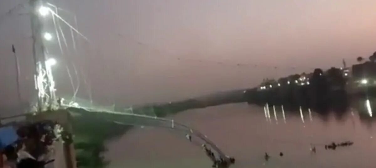 Вантовый мост в Индии до крушения. Обрушение вантового моста. Подвесной мост в Индии до обрушения.