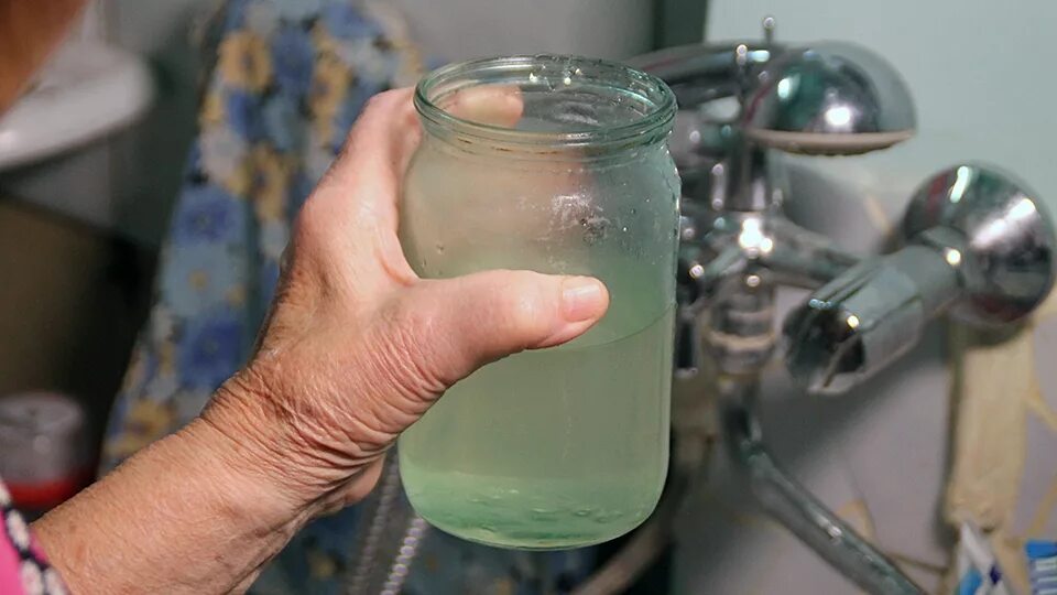 Нитраты в охлаждающей воде. Нитраты в питьевой воде. качество воды в саратове. отравленная вода. некачественная вода в школе.