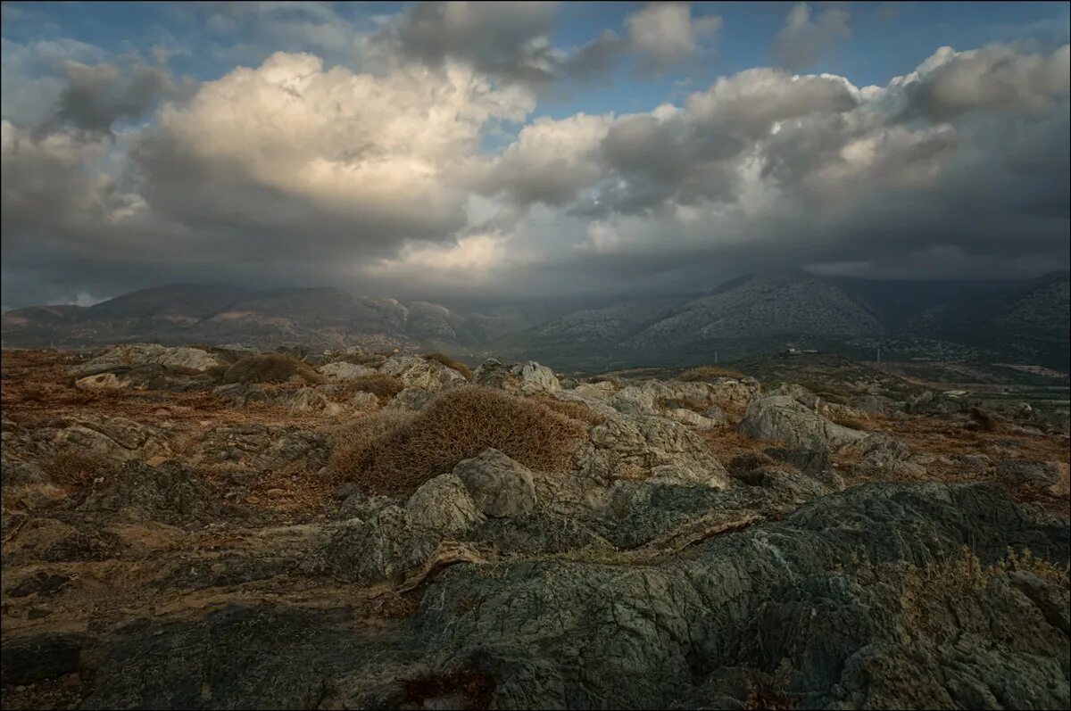 вековые камни. менгиры и кромлехи. вековые камни. вековые камни. мегалитическая архитектура дольмены.
