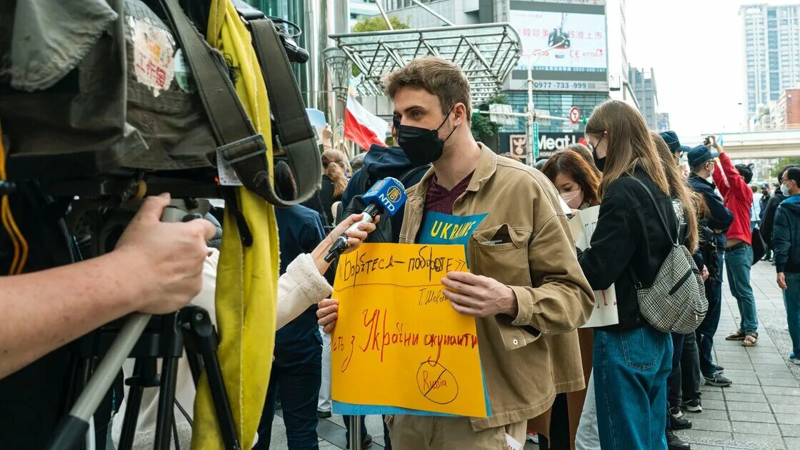 Увольнения в начале года. Протесты в Москве. Митинги в Москве против войны в Украине. Акция против войны с Украиной. Митинг за Украину в Москве.